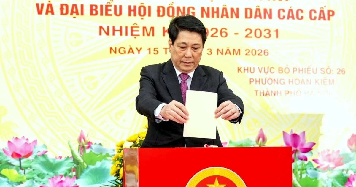 Chủ tịch nước Lương Cường bỏ phiếu tại điểm bầu cử Tổng cục Chính trị