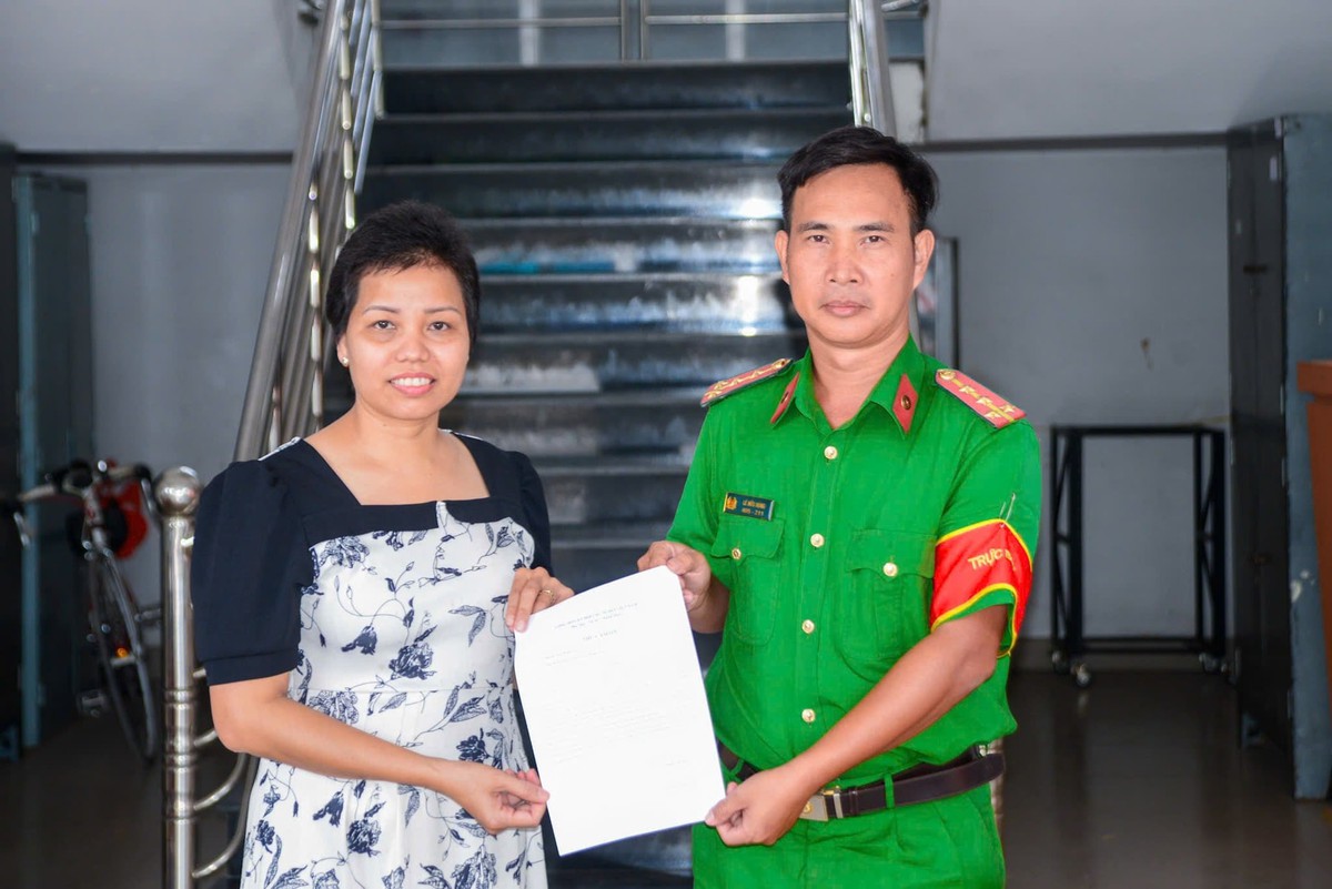 Sau khi chuyển khoản thành công 9.999.999 đồng, người phụ nữ SN 1983 kiểm tra tài khoản rồi vội báo công an