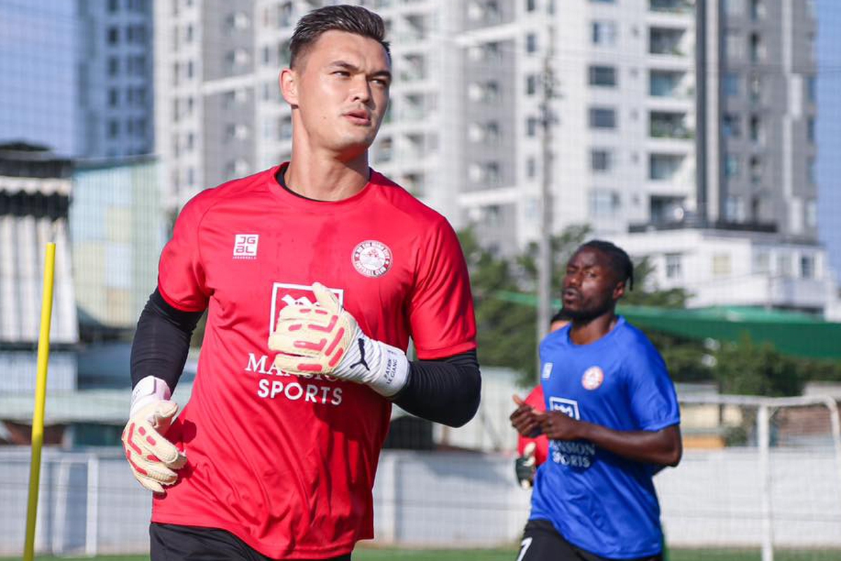 Hé lộ lý do VFF chưa công bố danh sách ĐTVN: Thủ môn Việt kiều vẫn phải chờ 1 tờ giấy từ FIFA