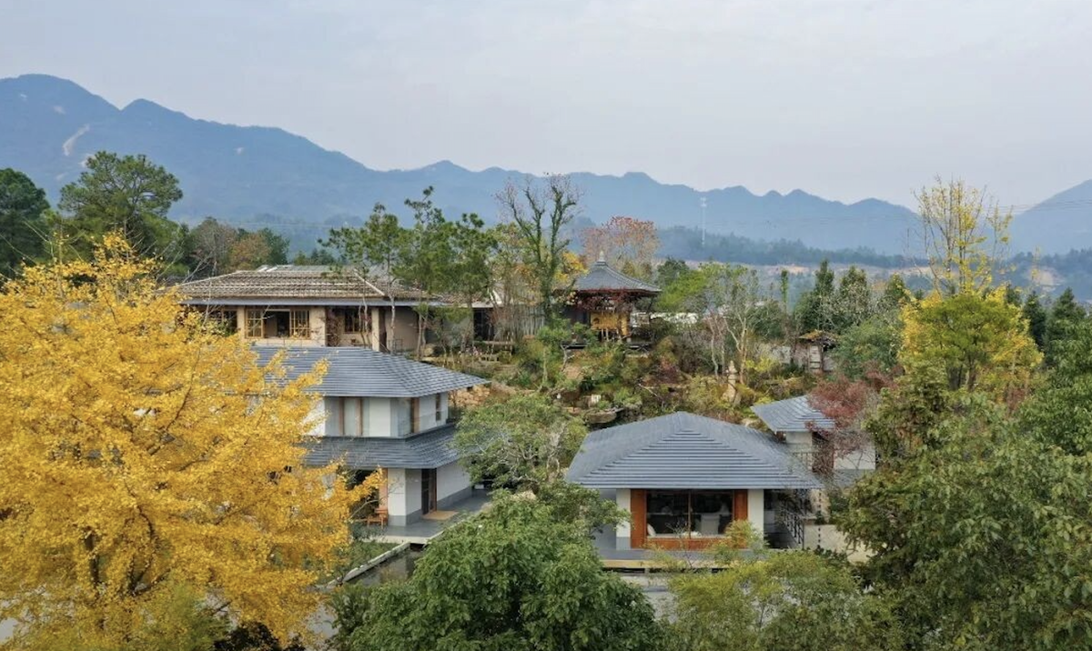 Người đàn ông 42 tuổi về quê xây nhà vườn 1.700m2 cho bố mẹ dưỡng già: “Tôi từng ngủ gầm cầu, nhặt rác mưu sinh”