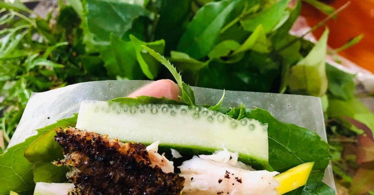 Đặc sản miền Trung "vừa đắng vừa ngọt", nướng bằng lá rừng, Chủ tịch tỉnh chia sẻ trên Facebook