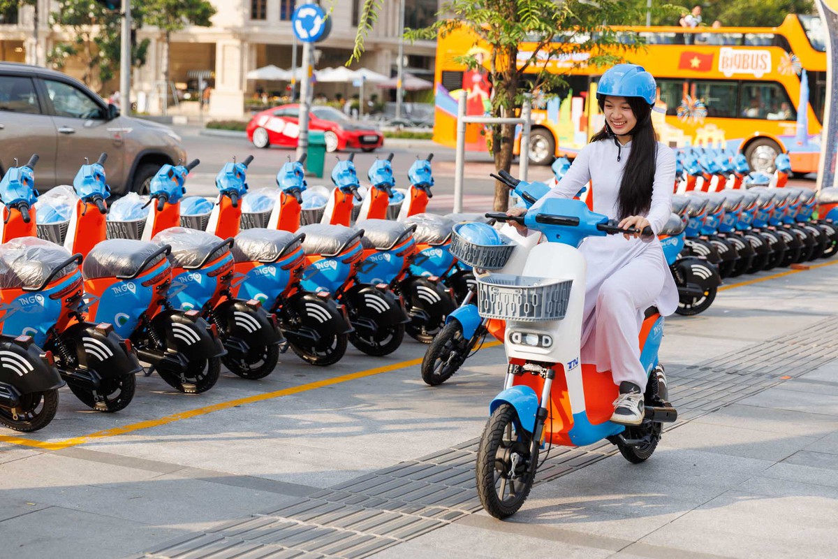 Một mô hình giao thông mới vừa xuất hiện ở TP.HCM, người dân hào hứng trải nghiệm trong ngày đầu ra mắt