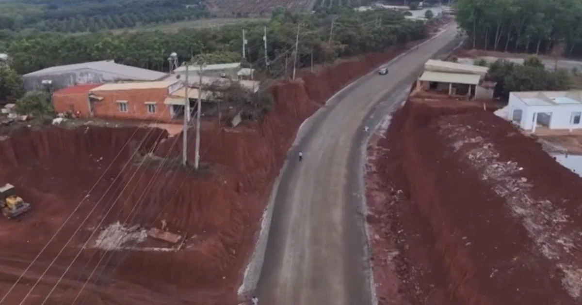 Đồng Nai tổ chức họp, xin lỗi người dân vụ nhà cheo leo khi hạ cốt nền đường