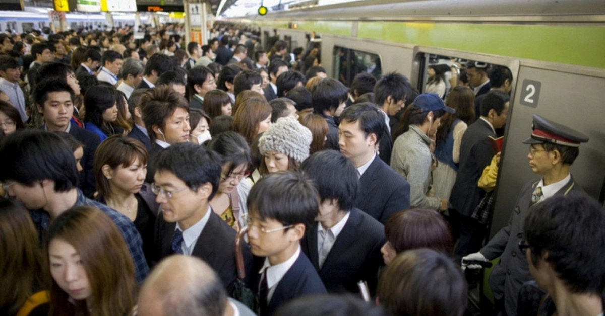Đi Nhật hơn chục lần, tôi phát hiện họ không bao giờ gọi điện trên tàu điện ngầm: Điều số 1 không phải ai cũng làm được