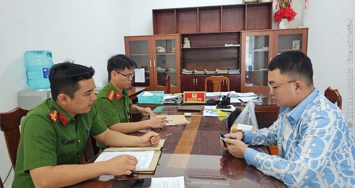 Hà Minh Hiệp SN 1996 đến công an xã đầu thú