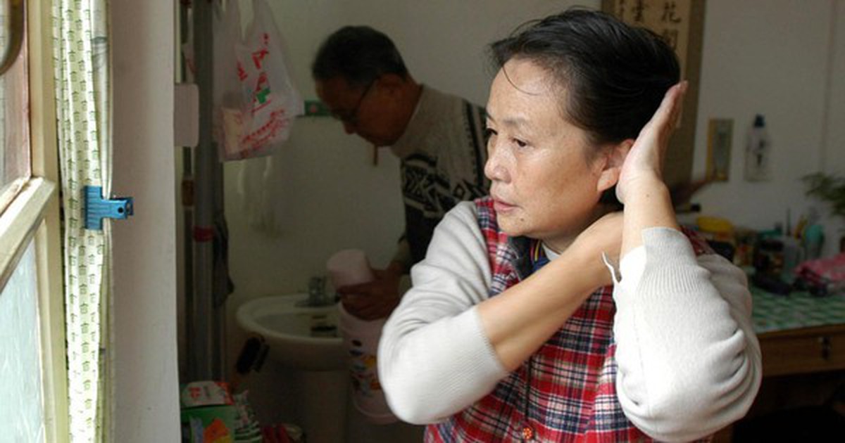 Hai người hàng xóm cùng tiết kiệm: Một người để dưỡng già, một người dồn cho con và cái kết khiến ai cũng phải nghĩ lại