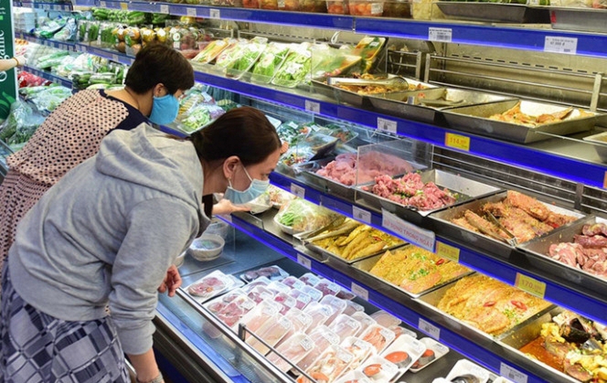 Nhiều người thích mua vì tiện nhưng nhân viên siêu thị nói thẳng: 5 loại thực phẩm này càng bắt mắt càng phải nhìn kỹ