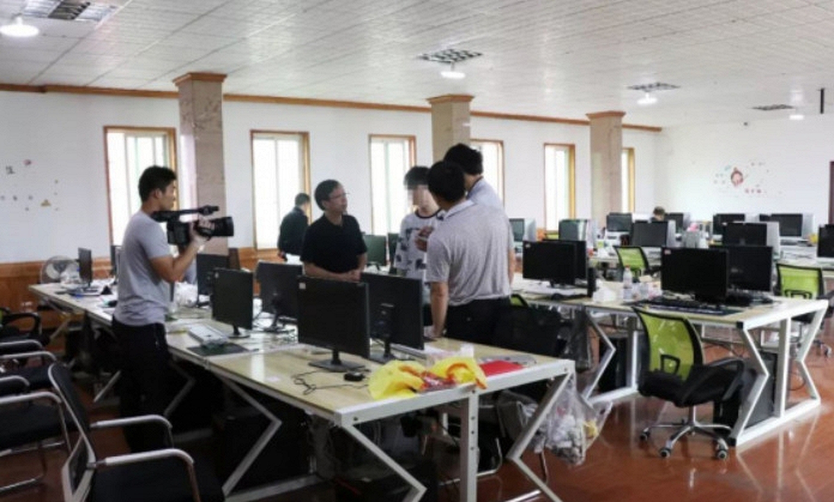 Kiểm tra đột xuất 1 khách sạn, phát hiện 40 máy tính và 100 điện thoại hoạt động 24/7, phanh phui đường dây lừa đảo hơn 38 tỷ đồng