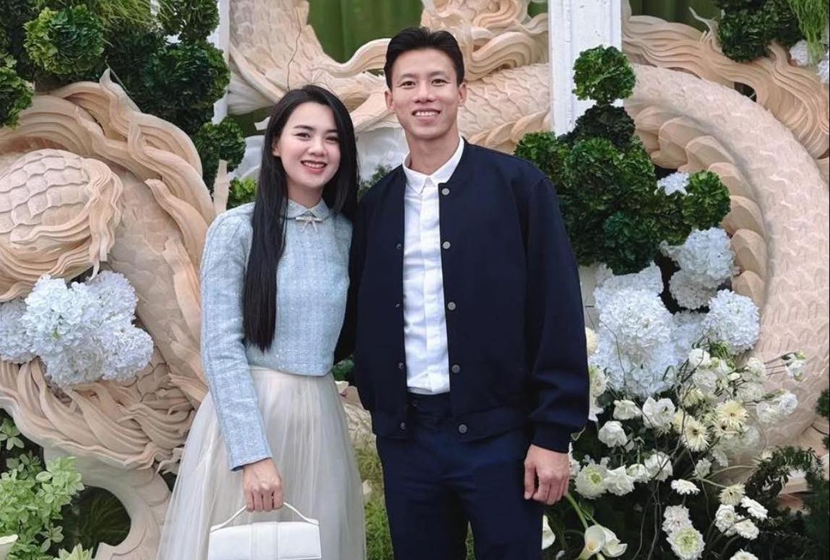 Hoa khôi ĐH Vinh "xả ảnh" cùng đội trưởng tuyển Việt Nam đi ăn cưới, đẳng cấp nhan sắc số 1 làng WAGs