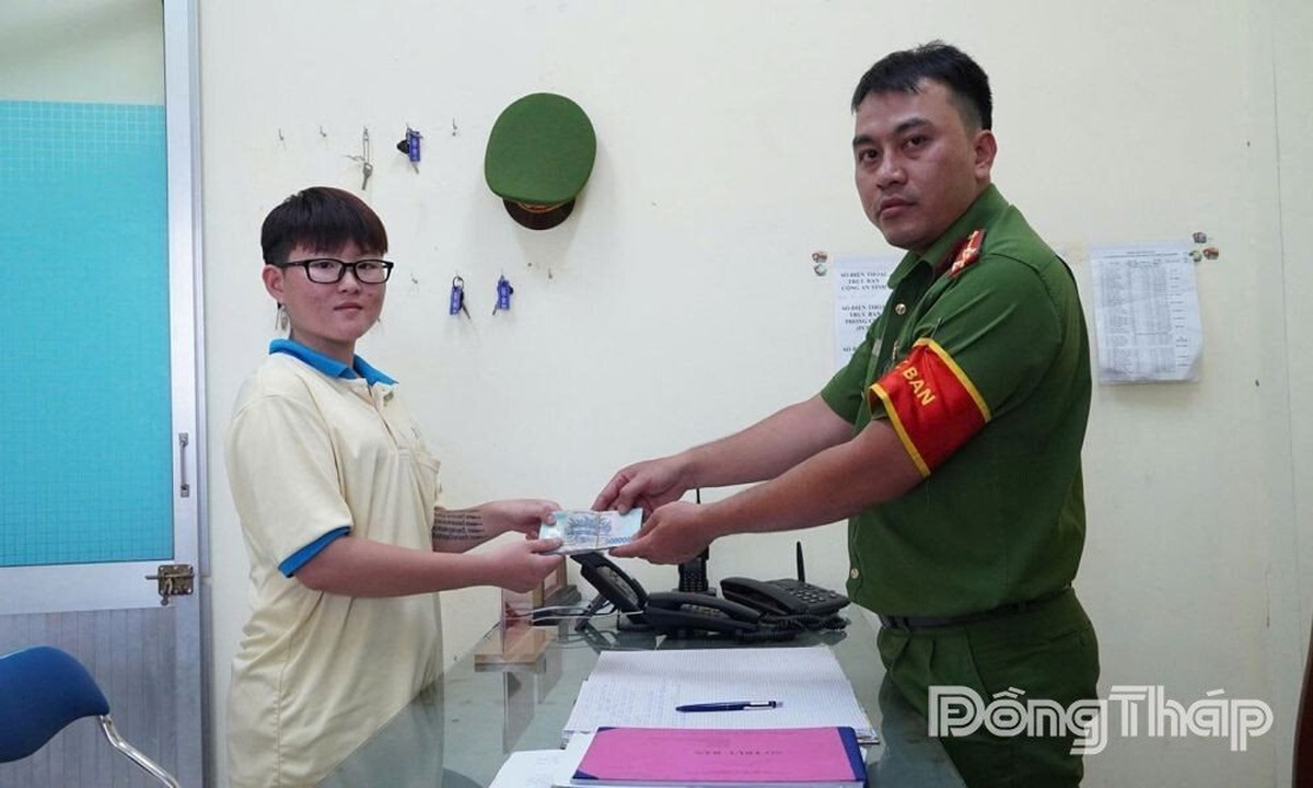 Lương 6 triệu đồng/tháng nhưng tài khoản có giao dịch chuyển khoản gấp 5 lần: Công an làm việc với thanh niên SN 2007