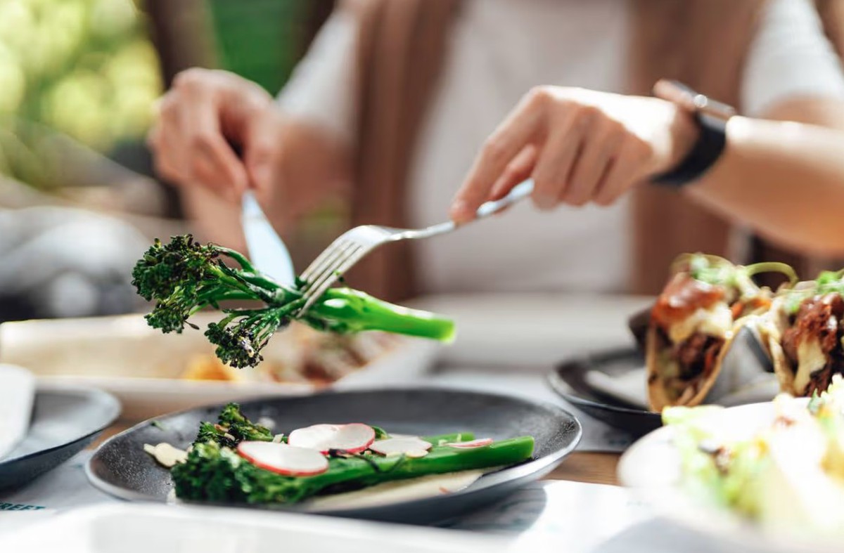 Ăn tối lúc mấy giờ để ngủ ngon nhất? Bác sĩ chỉ ra thời điểm chính xác