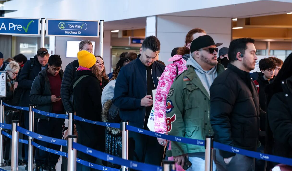 Mỹ sắp đóng cửa loạt sân bay, 50.000 nhân viên ...