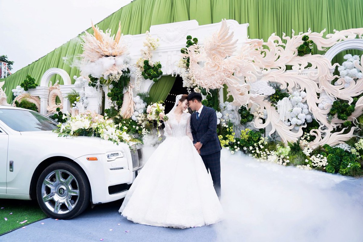 Hé lộ quá trình làm cổng cưới gây choáng ngợp nhất Hải Phòng của MC Mù Tạt và cầu thủ Đức Huy