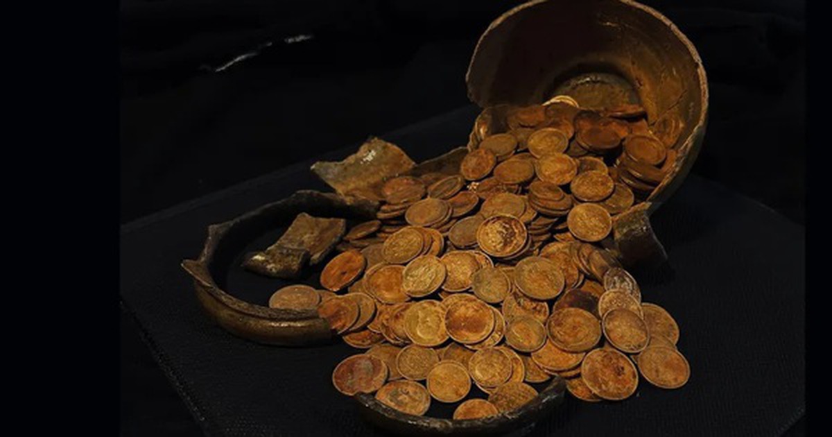 Xây nhà, tìm thấy kho báu nửa triệu đô dưới nền