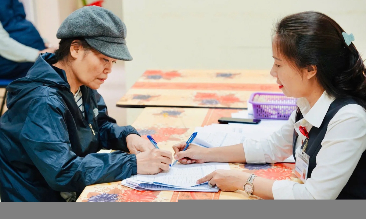 Bộ Nội vụ đề xuất hai phương án tăng lương hưu, trợ cấp từ 1/7