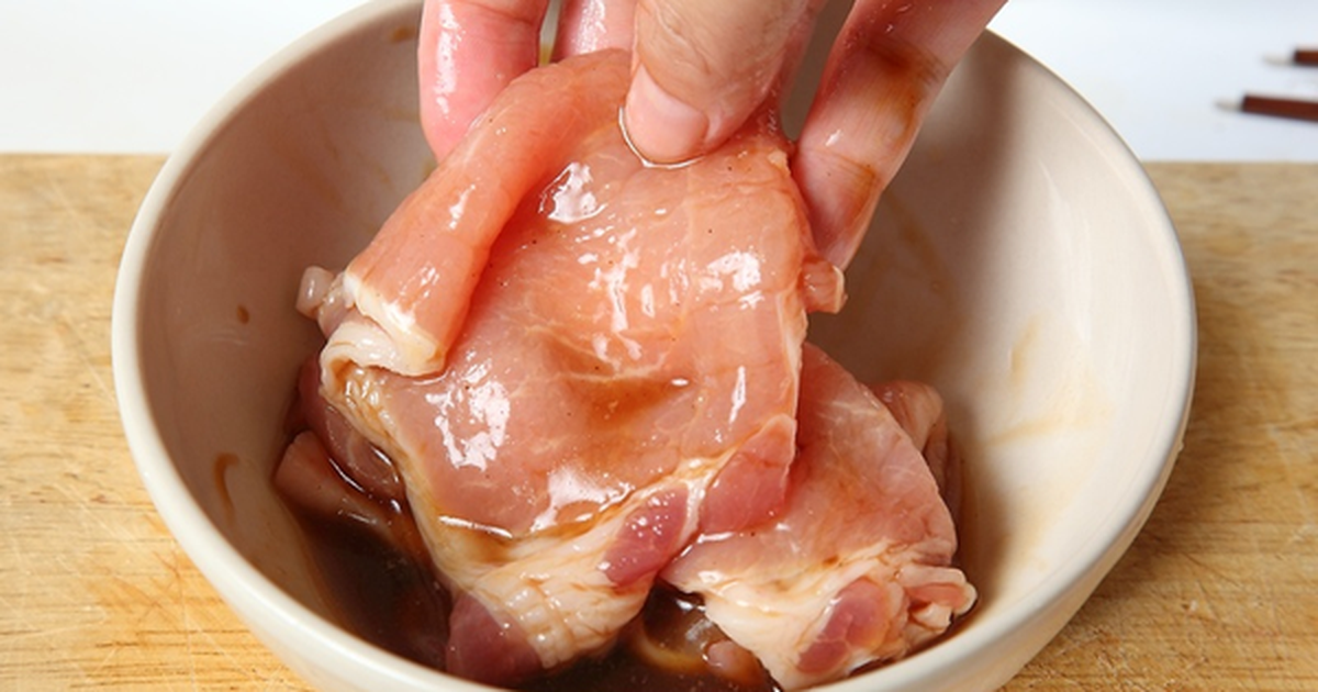 Muốn thịt mềm, sạch mùi và an toàn hơn cho sức khỏe? 4 cách ướp đơn giản nhưng nhiều người làm sai