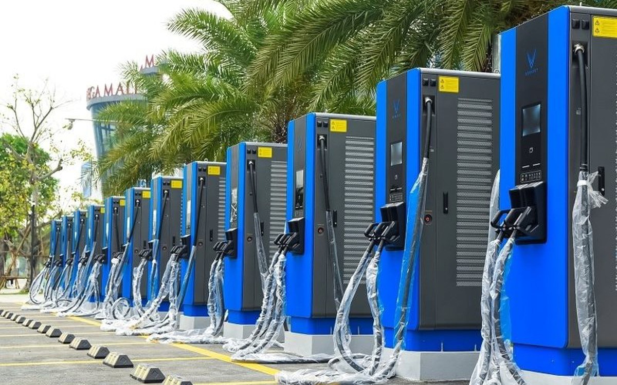 V-Green của ông Phạm Nhật Vượng rót 10.000 tỷ xây ngay 99 'siêu trạm sạc' dọc Việt Nam: Mỗi trạm 100 súng, công suất 150 kW, toàn bộ dùng điện 'sạch'