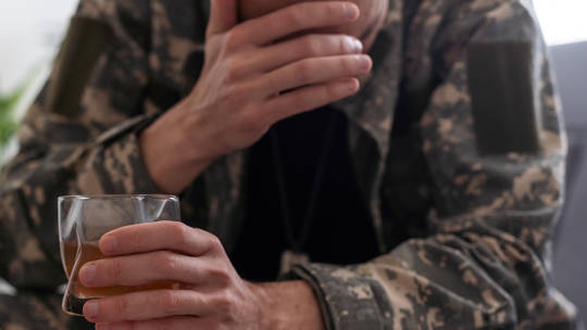 Cựu tướng Mỹ gặp rắc rối kép: Làm thất lạc tài liệu mật; say xỉn ở Ukraine dẫn tới "chấn động não"