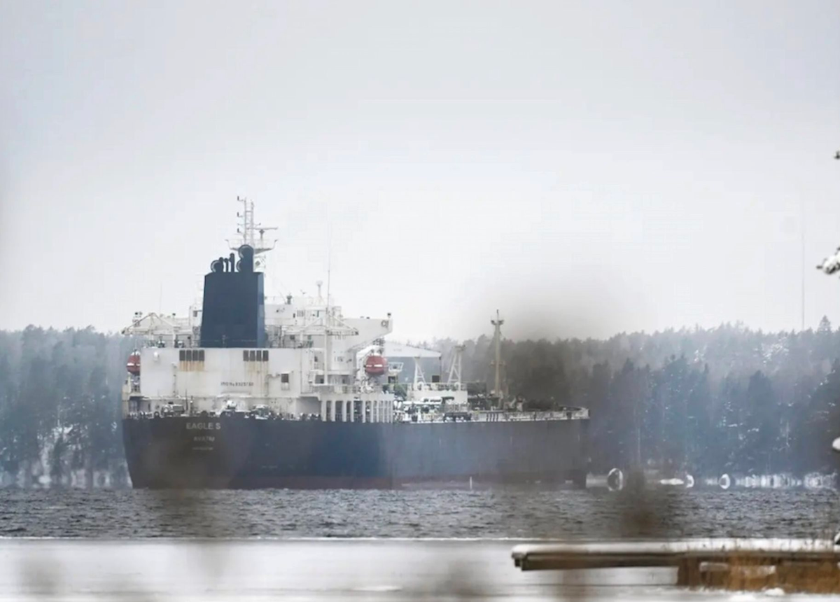 Nga "chơi lớn": Tuyên bố sẽ điều tàu chiến hộ tống đội tàu "bóng tối", có thể trang bị cả vũ khí cho tàu chở dầu