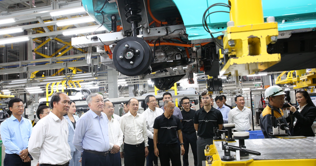Thăm nhà máy VinFast tại quê hương tỷ phú Phạm Nhật Vượng, Phó Thủ tướng đánh giá cao Vingroup ở một việc