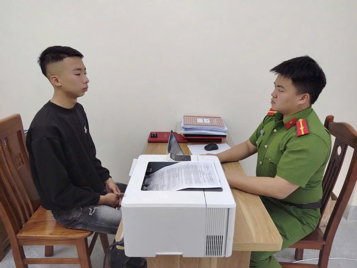 Phát hiện 93 lần giao dịch với tổng số tiền hơn 45 triệu đồng, Công an khởi tố thanh niên SN 2007