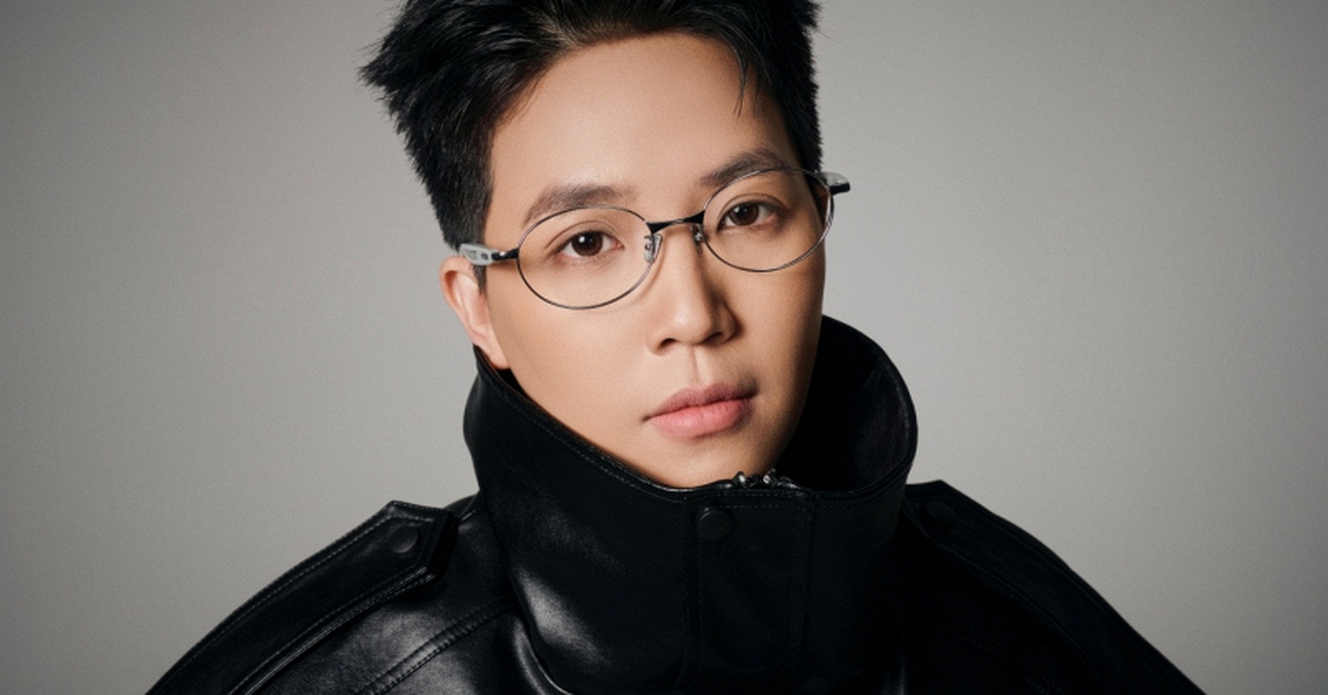 Nghệ sĩ Việt đầu tiên được vinh danh trên "thánh địa" bóng đá châu Âu sức chứa 100.000 chỗ ngồi