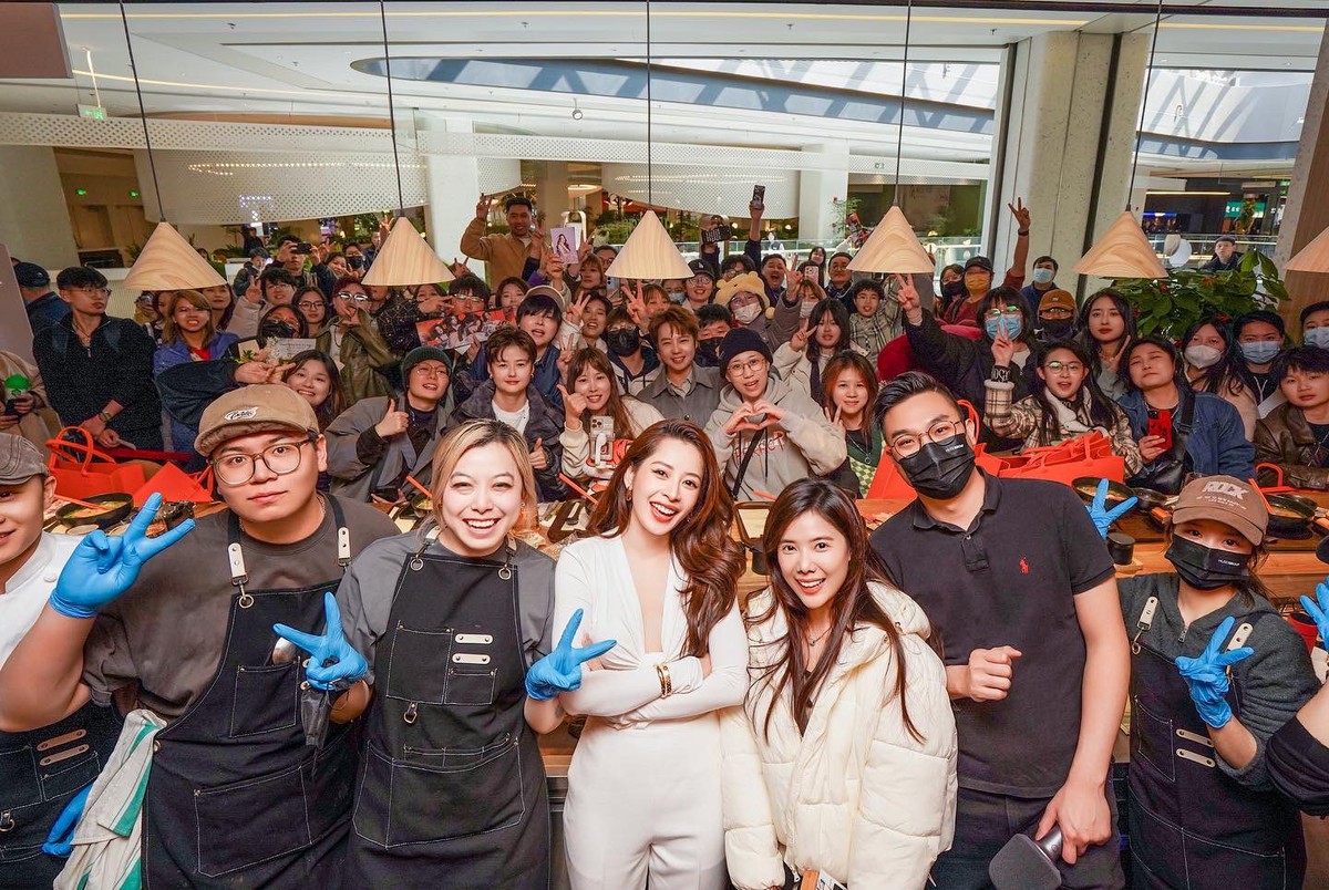 Chi Pu ra thông báo nóng về quán phở ở Trung Quốc