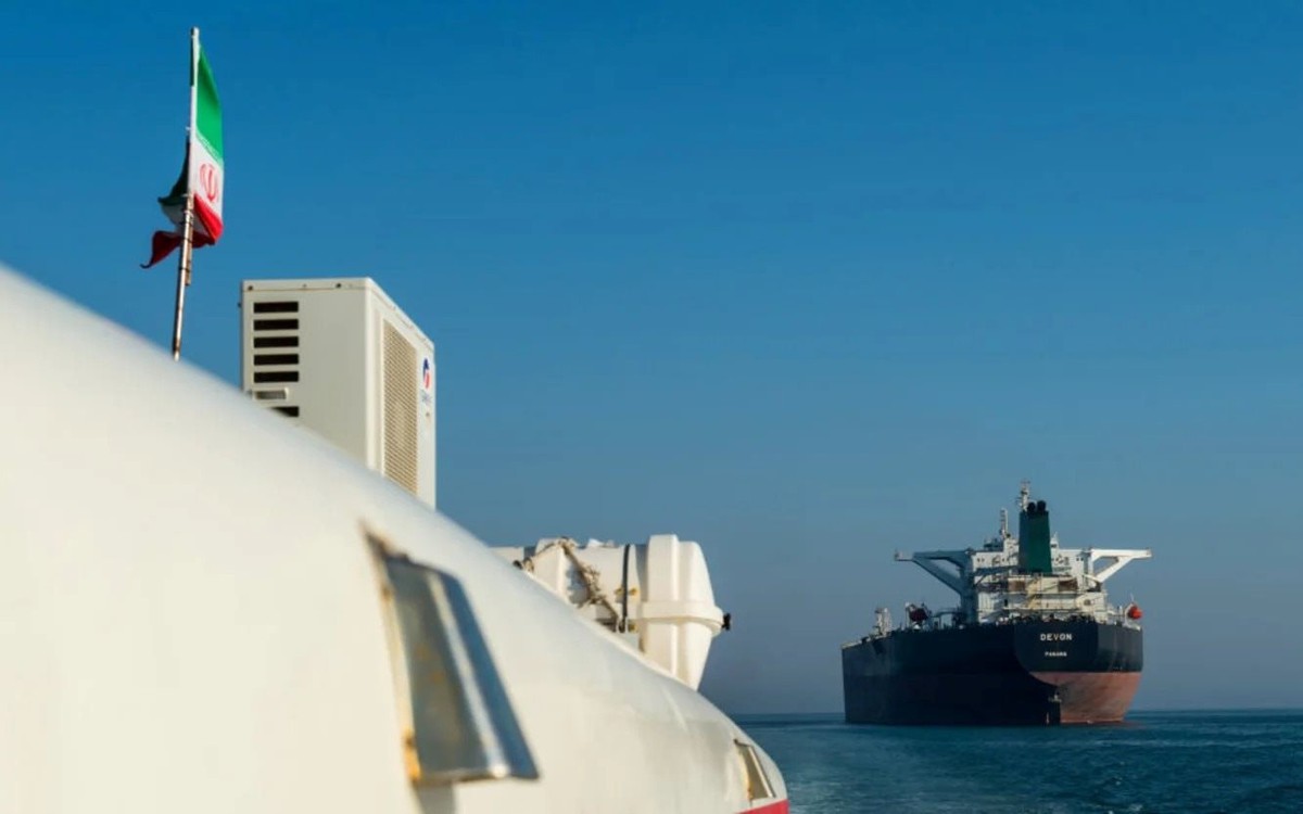 Xung đột Iran: Mỹ bất ngờ tuyên bố có thể gỡ cấm vận với 140 triệu thùng dầu của Iran đang trôi nổi trên biển