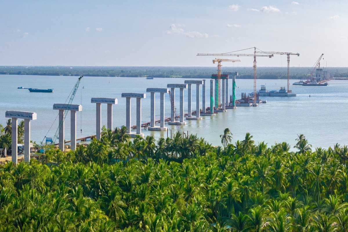 Công trường cầu Đại Ngãi 1 gần 4.000 tỷ đồng tăng tốc giữa áp lực chi phí và khan hiếm vật liệu