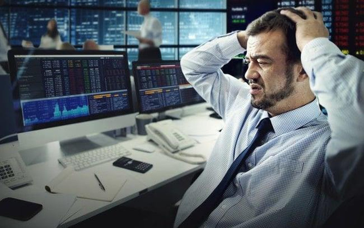 Khối ngoại bán ròng mạnh trong ngày VN-Index giảm 51 điểm, hai cổ phiếu bị "xả" gần 1.300 tỷ đồng