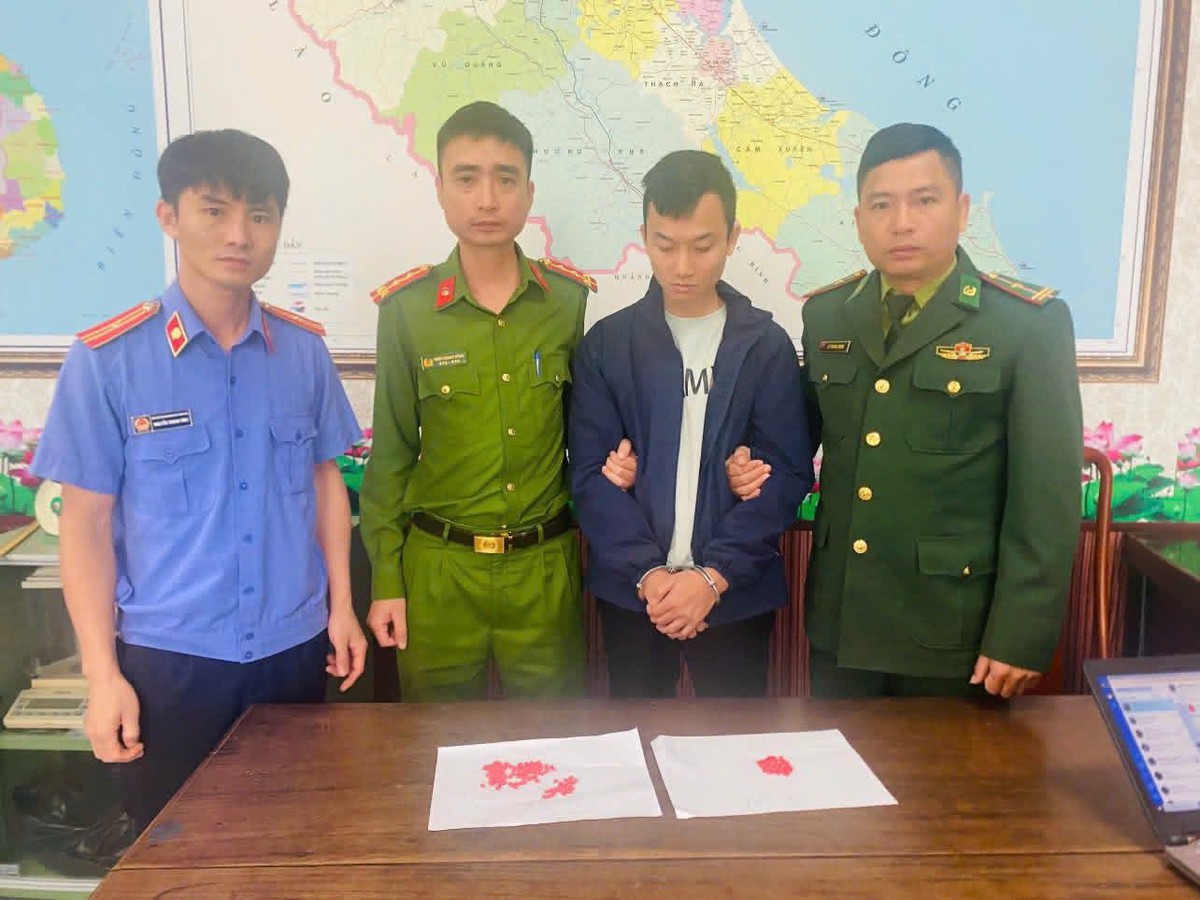 Thi hành lệnh bắt giam, khám xét khẩn cấp nơi ở của Phan Thanh Tùng sinh năm 1997