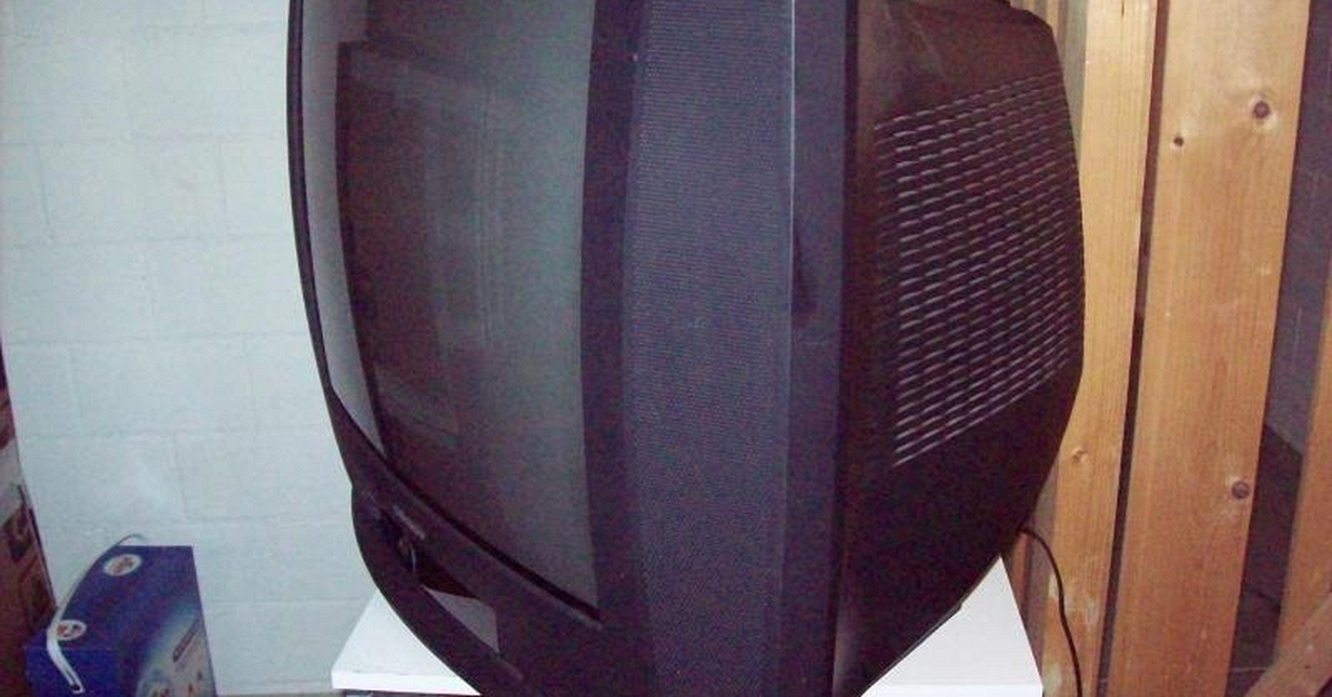 Tại sao ngày xưa mọi người thường vỗ vài cái để sửa TV bị nhiễu?