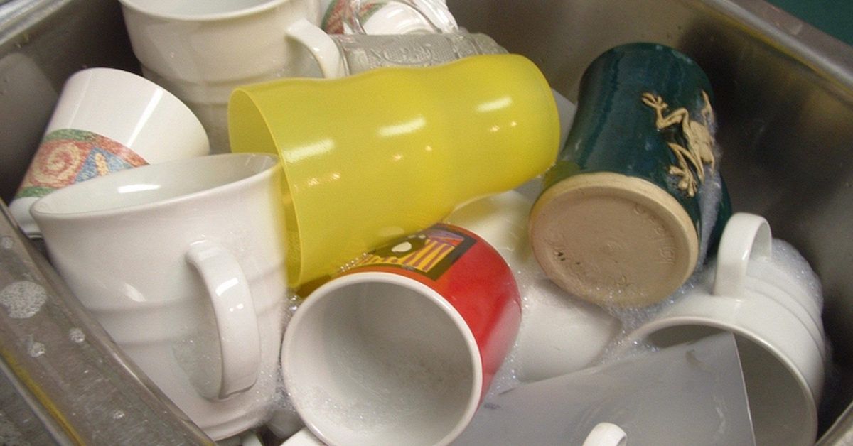 4 loại cốc dễ "hại thận", hại não vì giấu vi nhựa, kim loại nặng: Bác sĩ cảnh báo "đừng đựng nước nóng"