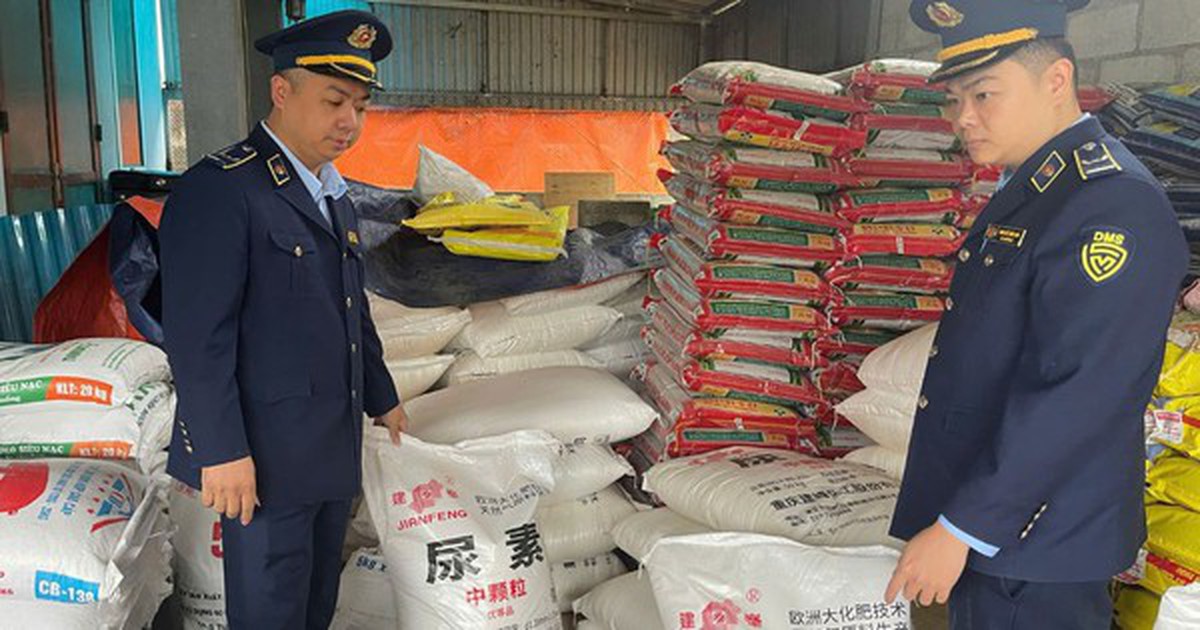 2 hộ kinh doanh bất ngờ bị kiểm tra: Tang vật được phát hiện là 2,5 tấn hàng Trung Quốc