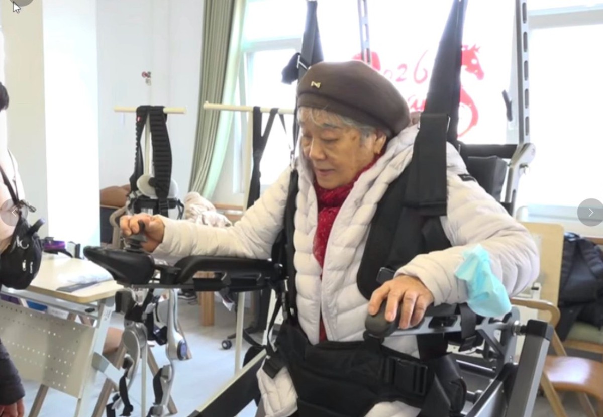 Quốc gia đầu tiên trên thế giới sử dụng robot đến từng nhà chăm sóc miễn phí cho người già