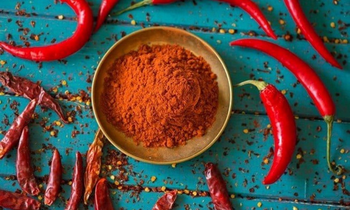 Mẹo phân biệt ớt bột thật với ớt bột trộn phẩm màu