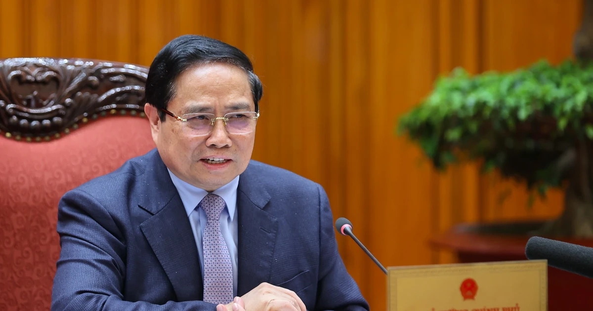 Thủ tướng: Khuyến khích người dân sử dụng phương tiện công cộng và xe điện