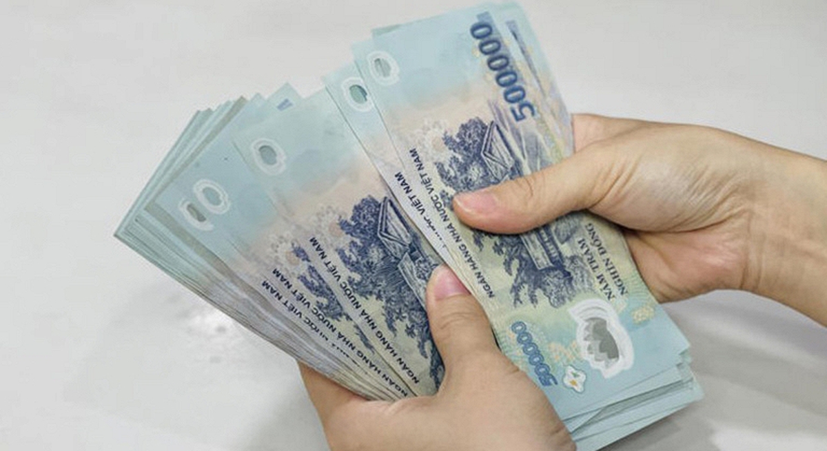 Phát hiện hàng trăm tờ tiền 500 nghìn đồng bỏ quên trong  cây ATM