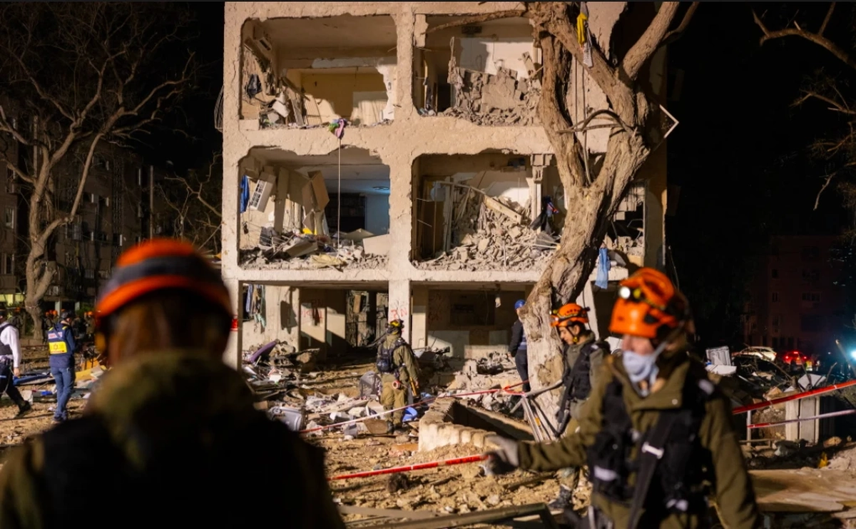 Israel tuyên bố cuộc chiến với Iran mới được nửa chặng; G7 sẵn sàng hành động vì năng lượng