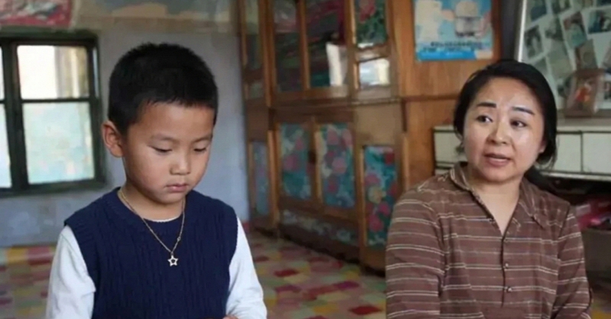 "Bà đến ăn bữa miễn phí nữa rồi" - Lời đứa trẻ khiến người bà rơi nước mắt, nguyên nhân càng xót xa