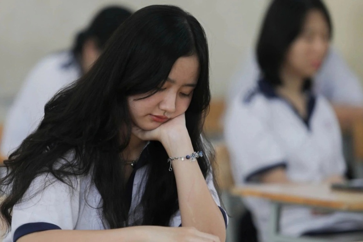 Sĩ tử 2k11 ở Hà Nội lo lắng vì điểm thi thử thấp trước kỳ thi lớp 10 căng thẳng hơn thi đại học: "Giấc mơ dần biến mất"