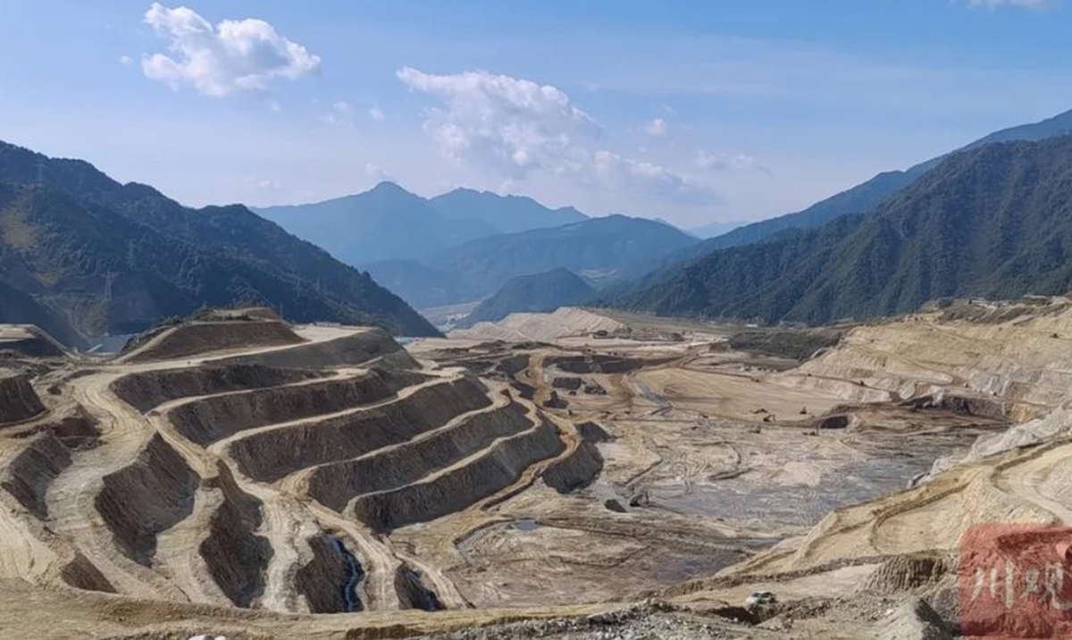 Không cần khoan sâu, phát hiện mỏ ‘kho báu’ gần 10 triệu tấn, trị giá lên đến 200 tỷ USD, chứa một yếu tố cực quan trọng để khai thác dầu khí