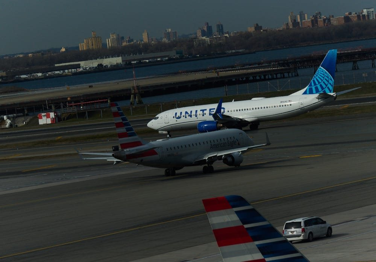 Giá dầu tăng vọt vì xung đột Iran, hãng hàng không lớn nhất nước Mỹ phải "cắn răng" cắt giảm hàng loạt chuyến bay