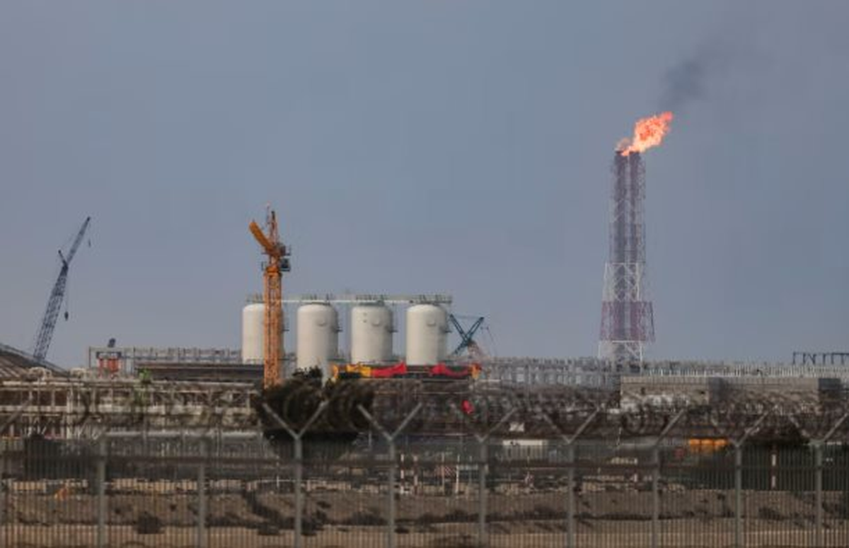 Eo biển Hormuz tắc nghẽn, phát hiện một 'cứu tinh' mới dài 1.200km, đang vận chuyển hàng triệu thùng dầu mỗi ngày