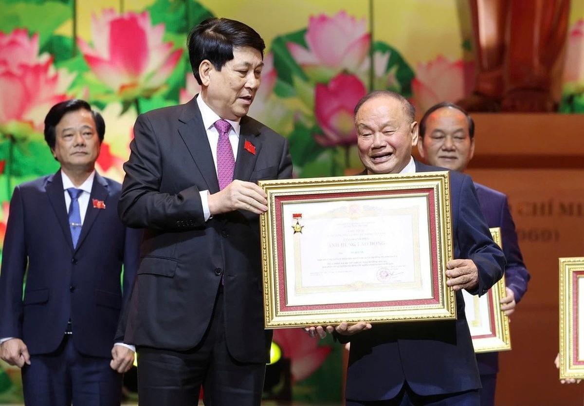 Giám đốc 90 tuổi đứng sau những cỗ máy của hộ kinh doanh, đặt lợi nhuận chỉ 3-5% để phục vụ bà con nông dân