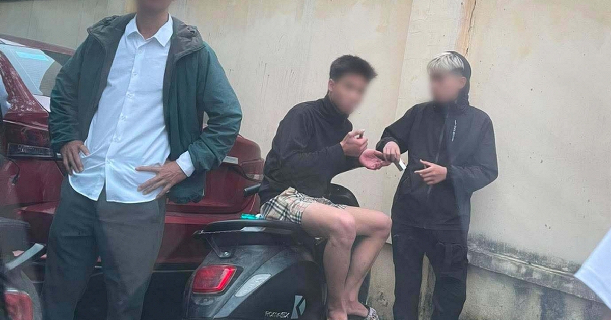 Nam thanh niên đấm vào mặt phụ huynh của bạn gái ngay trước cổng trường: Nguồn cơn phía sau khiến nhiều người bất ngờ