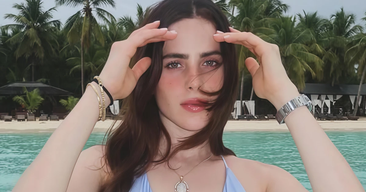 Đương kim Hoa hậu Hoàn vũ bị hai người tiền nhiệm chỉ trích