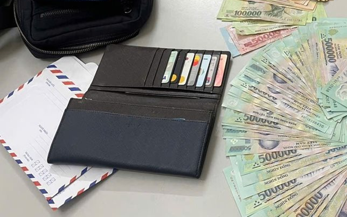 Phát hiện 83 tờ tiền có mệnh giá từ 500.000 đồng bị bỏ lại trên chuyến tàu đi từ ga Hà Nội