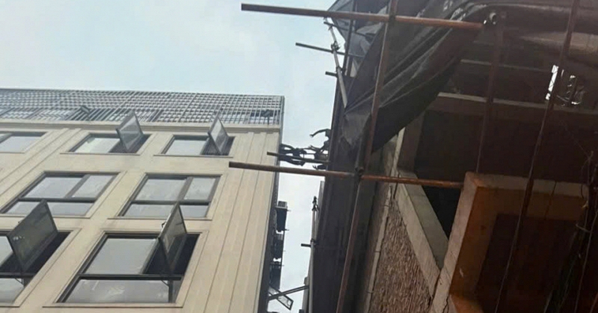 Lời kể, danh tính của người hùng phá mái tôn ngôi nhà 6 tầng lao vào cứu người trong biển lửa