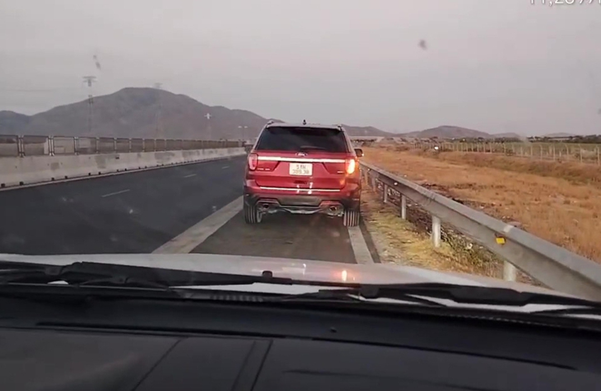 Dừng ô tô đi ngủ trên cao tốc, tài xế và chủ xe bị phạt 77 triệu đồng